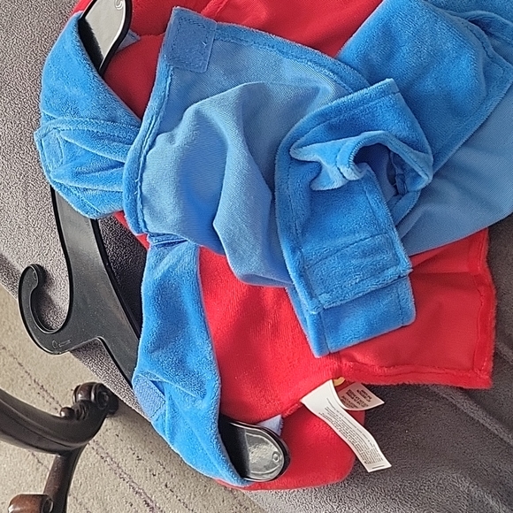 Superhero Puppy Outfit with Cape for 14" back - Picture 4 of 9